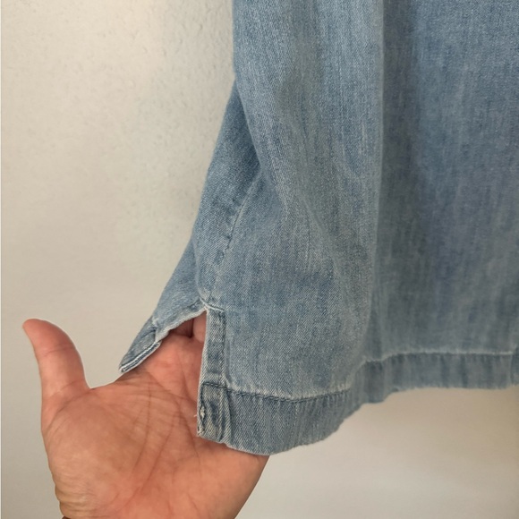 CLOSET CLEANOUT: GAP Women’s Denim Chambray V-Neck Button-Front Shirt - Size L - Picture 5 of 8